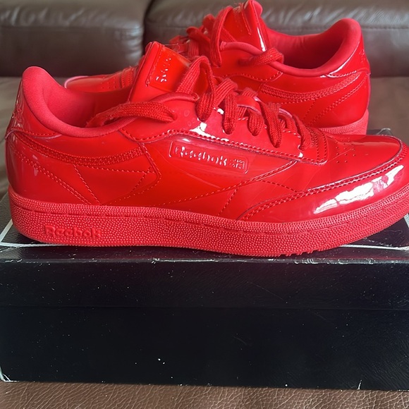 Reebok patent sneakers 👟 - Picture 2 of 3